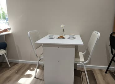 Ofis və sinif üçün mebel dəsti stollar və stullar. STOLLAR 9 AZN Dəmir