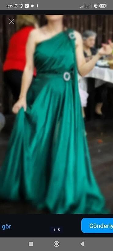 toy libası: - Zümrüd-yaşıl rəngdə, tək çiyin kəsimli ziyafət-gecə libası - Axıcı — 1
