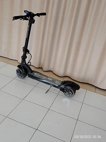 velsoped elektrikli: Mercane Widewheel Pro skuteri. Göstəriciləri: 1. Batareya: 48V 15Ah — 3