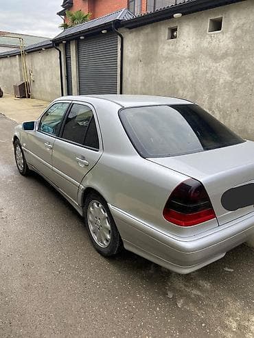 07 sekilleri cekmek: Mercedes-Benz C-Sinif sedan (W202), gümüşü rəng. - Kuzov: 4 qapılı — 7
