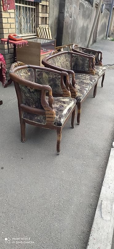 antik divan: Antikvar divan kreslo sadece parcasi deyismelidi dest 400 azn — 3
