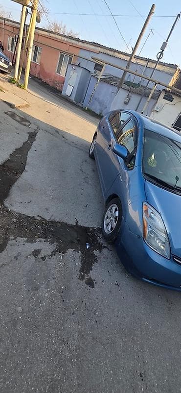 isuzu satisi: Toyota Prius (2-ci nəsil) hibrid hetçbek - Rəng: mavi - Kuzov: 5 — 3