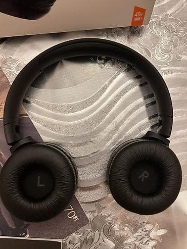 kalonkalar ses: JBL Tune 570BT simsiz on-ear qulaqlıq Xüsusiyyətlər: - JBL Pure Bass — 2