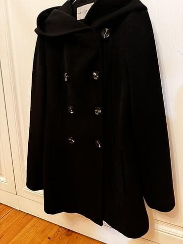 Qadınlar üçün qara palto - Model: ikicərgəli düyməli