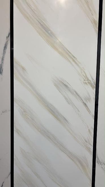 divar deşən: Kvars kompozit (engineered stone) səthlər – açıq bej-boz tonlarda — 6