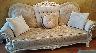 qupka satisi: Klassik divan ela veziyyetde 250₼ satilir .Unvan Gunesli &Rumi — 1