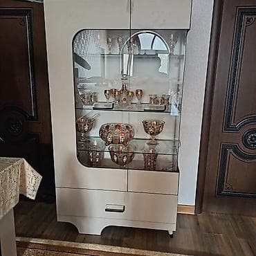 kalonka polkasi: Qonaq otağı mebel dəsti - Rəng və material: krem-bej korpus, qoz — 2