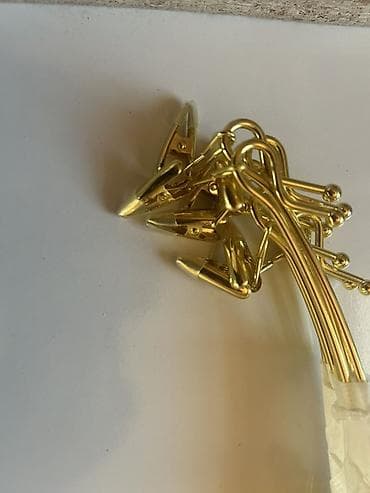 projektor perdesi: Qızılı rəngdə metal elastik tutacaqlı plastik veşilkalarda var hamısı — 2