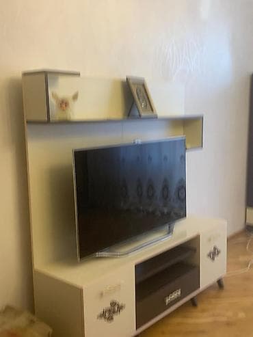 nabor: Qonaq otağı mebel dəsti Tərkib: - Yemək masası və 4 stul: krem-ağ — 2