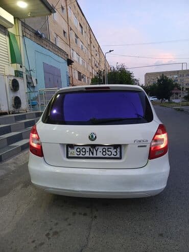 дом на колесах turbo az: Skoda Fabia Combi, ağ rəng, universal kuzov. Özəlliklər: - Geniş — 6