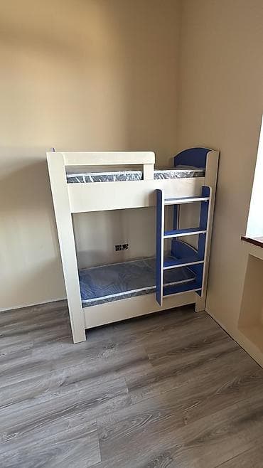 spalniy mebel: İki mərtəbəli uşaq çarpayısı,2 aydır alınıb, 10 ədəd var, matras daxil — 2