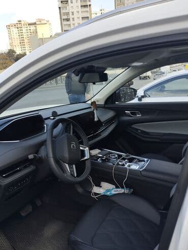 купить электромобиль в баку: Şəxsi avtomobilimlə sürücülük xidməti təklif edirəm. - Avtomobil: ağ — 1