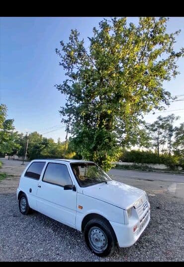 Ağ rəngli kiçik şəhər avtomobili Xarici görünüş: - Kompakt 3 qapılı