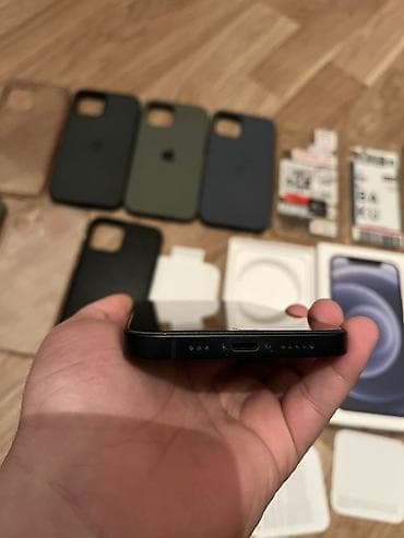 iphone 12 korpus: IPhone 12, Qara — 6