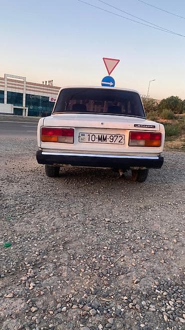 mini karavan: VAZ (LADA) 2107: 1.6 l | 2004 il 100 km Sedan — 4