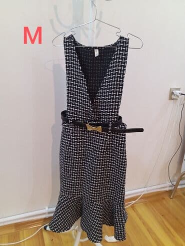 Digər qadın geyimləri: Qadın paltarı – ölçü M - Rəng və naxış: qara-ağ, xırda həndəsi/şam — 1