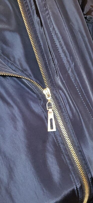 kişilər üçün plaş materialından idman kostyumları: Plaş üst geyim. Tezedir. 120manata Türkiyeden alınıb. Deqiq almaq — 4