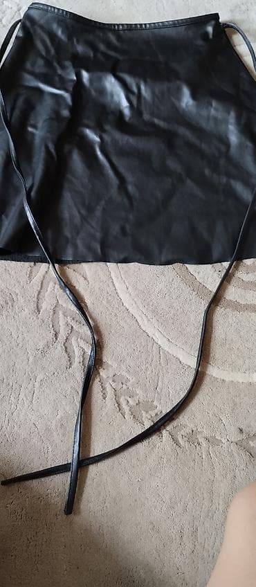 uzun ətək: Qara faux dəri ətək – kəmərli, sarma (wrap) model - Material: süni — 1