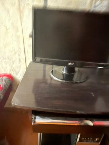 Kompüter və noutbuk aksesuarları: LG brendindən olan bu kompüter monitoru minimal dizaynı ilə istənilən — 5