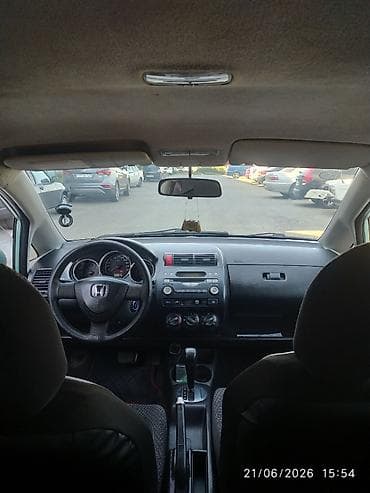 prius qapi: Honda Jazz: 1.4 l | 2004 il Hetçbek — 3