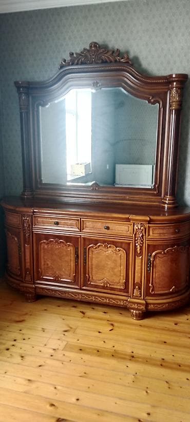 qapi zengi: Klassik taxta mebel dəsti - Şkaf: 5 qapılı iri model. Ortadakı 3 qapı — 3