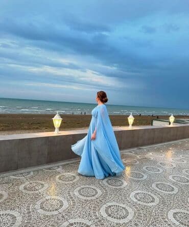 Рубашки и блузы: Mavi şifon ziyafət donu ölçü M,L,XLə də gedər 130 manata tikilib 1 — 3