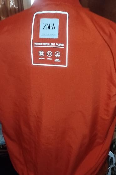 Другая мужская одежда: ZARA kişi yüngül küləkkeçirməz gödəkçə - Rəng: parlaq narıncı - Su — 2
