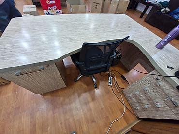 Ofis dəst mebeli: Ağ masa 120 manat Qəhvəyi masa 115 manat Şkaf 250 Aşağı yerləri — 6