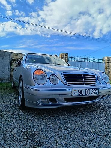 06 təkəri: Mercedes-Benz E 320: 3.2 l | 2000 il Sedan — 3