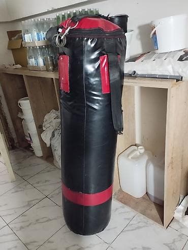 Boks üçün asqılı zərbə çantası - Material: qara-qırmızı rəngli