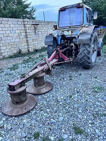 balaca maşın: MTZ traktor, kabinəli, arxa 3 nöqtəli asqı və PTO ilə. Mexaniki — 9