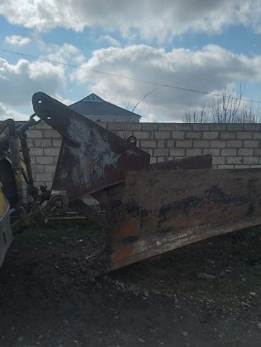 kafe avadanligi: K701 R zavod traxdir 4 tekeri 5 aydi vurulub elaqe nömresi 051 773 28 — 4