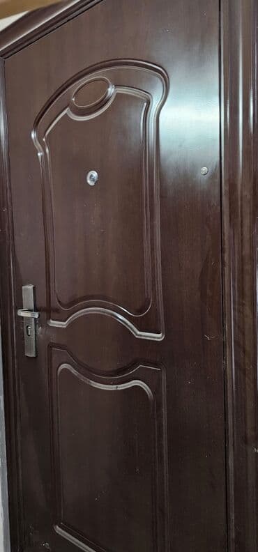 Otaq qapıları: Mənzil üçün İşlənmiş Giriş qapısı Glazok ilə, Ünvandan götürmə — 1