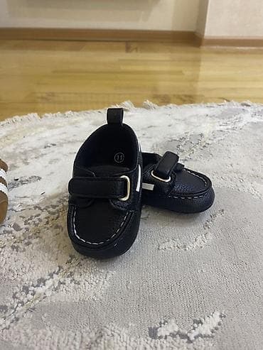 makasin uşaq üçün: Uşaq üçün bayram temalı geyim və ayaqqabı dəsti - Qırmızı aksessuarlı — 4