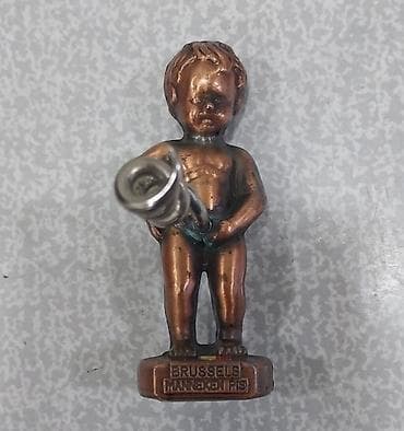 Elektrik nəqliyyatı: Brüssel suveni̇ri antikvar – Manneken Pis fiqurlu şüşəaçan (burma — 4