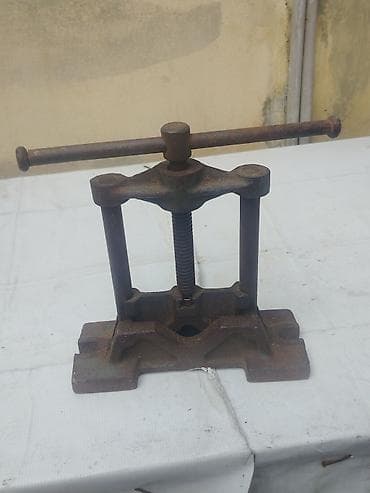 el arabalari: Məhsul: Dəzgah tipli vintli pres (manual) Təsvir: - Güclü tökmə — 2