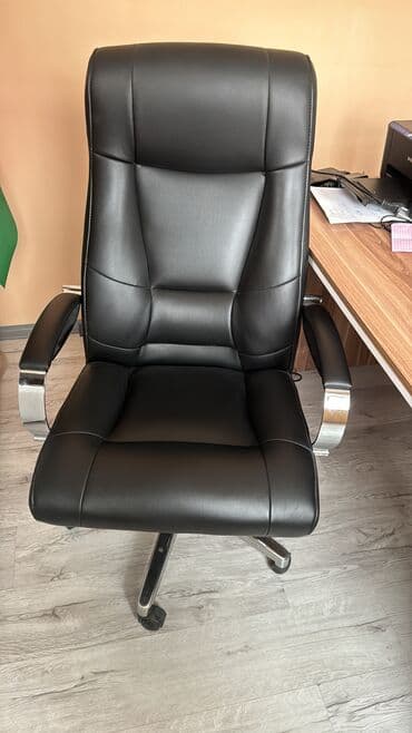 ikinci el dikt: İki eded müdir masası Bir ədəd müdir stulu Bir ədəd toplantı masası — 6