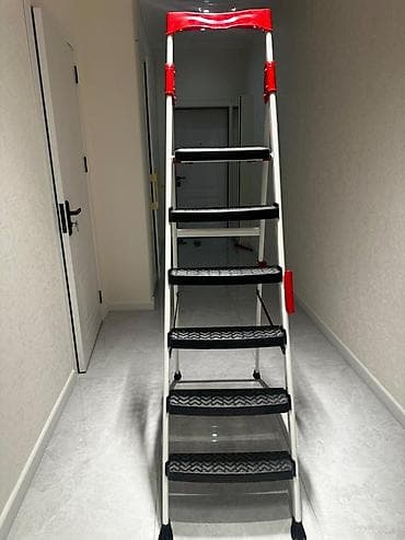 bağlama: 6 pilləli qatlanan nərdivan - Material: möhkəm metal konstruksiya — 1