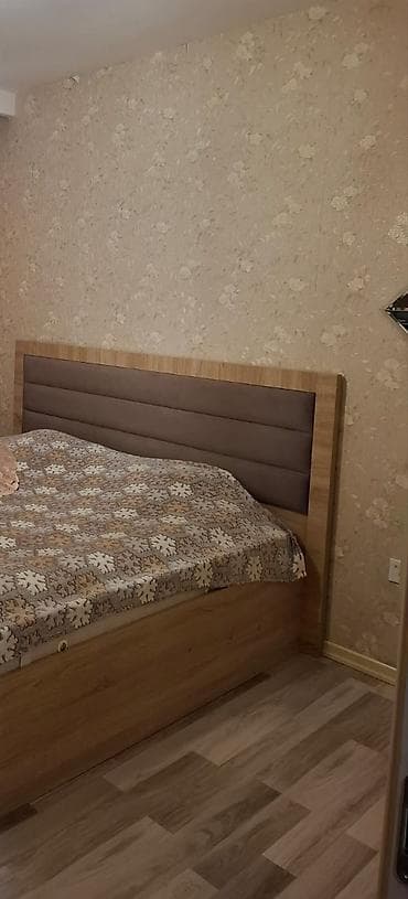 1 gunluk kirayə evlər: Salam XİRDALANDA BAZARA YAXİN 4 mertebenin 2 çi mertebesinde 2 otaq — 7
