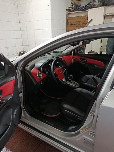 Chevrolet: Chevrolet Cruze: 1.4 l | 2013 il 324000 km Sedan — 6