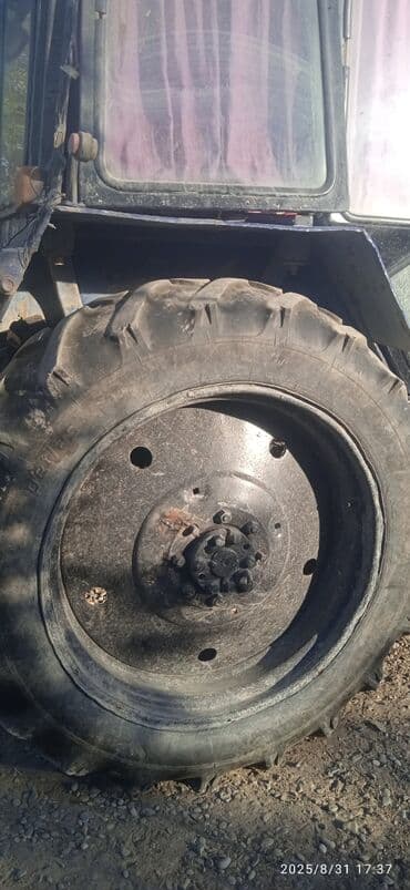 qazel yük masinlari satisi: MTZ Belarus traktoru - Korpus və kabina: Tam ölçülü kabina, günəşə — 4