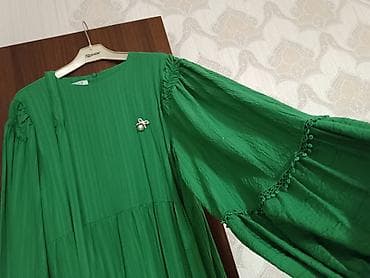 hicablı don: Yaşıl rəngli uzun don - Model: Maxi uzunluqda, A-kəsim siluet - — 2