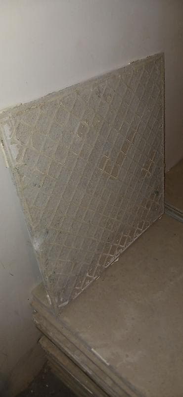 Keramik döşəmə plitələri dəsti 40 kvadratdır. Çöl sahələr üçündə — 3