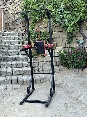 taxta brus: Çəkilər üçün çoxfunksiyalı turnik–parallel qollar (dip station) stendi — 1