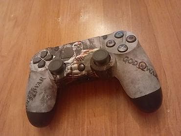 PlayStation 4 DualShock 4 oyun pultu – “God of War” temalı dizayn -