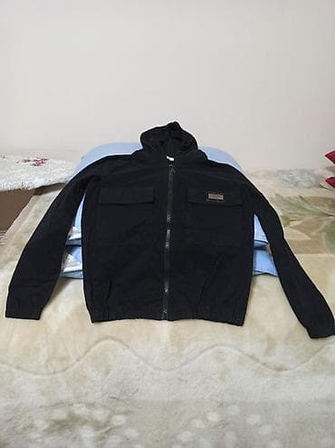 Pencək qara kapşonlu