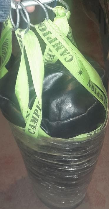 boks kisə: Asqılı boks kisəsi - Şaquli, silindrik forma - Üst hissə yumruqlamaya — 1