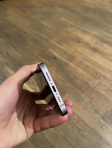 komputer dəsti: IPhone 12, Face ID — 6