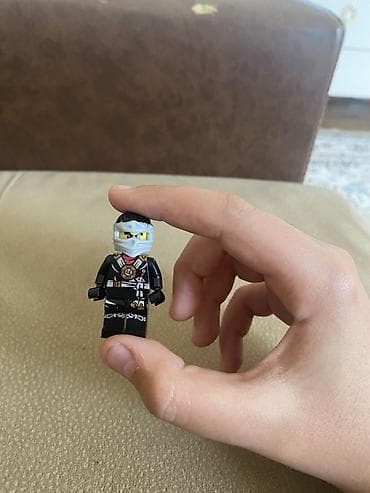 LEGO minifiqur – qara ninja obrazı - Tema: döyüşçi/ninja - Rənglər — 1