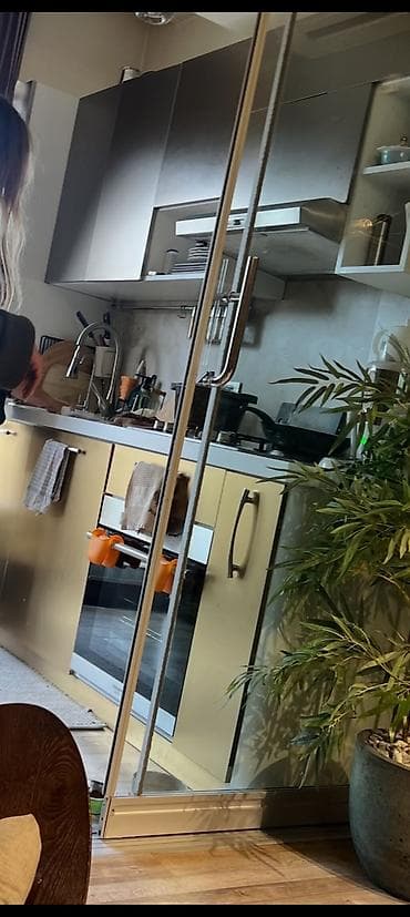 Şüşə sürgülü qapı – mətbəx/otaq arakəsməsi - Tam şüşə konstruksiya lalafo.az -da Şüşə sürgülü qapı – mətbəx/otaq arakəsməsi - Tam şüşə konstruksiya